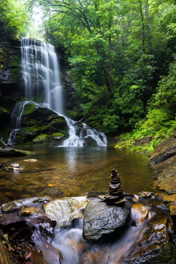 Waterfall (5eca21fc-f778-44ad-9290-0ea38c2bbbac)